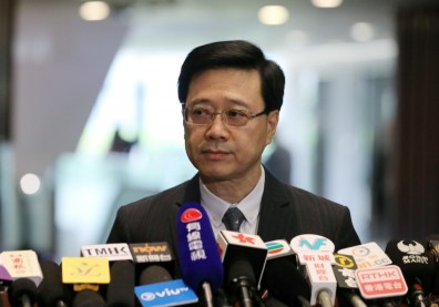 警探出身的香港新特首，李家超到底是誰？