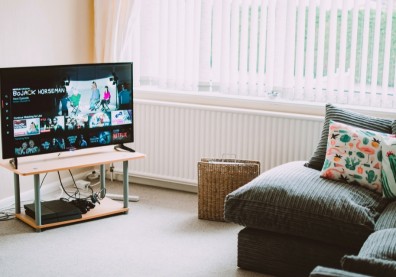 其實不是你追劇，而是劇追你！Netflix黏住你的5個刻意設計