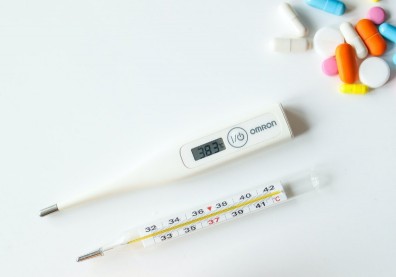 新冠疫情升溫！確診者有2症狀：低燒多日、快篩陰，醫籲1類人連續做快篩