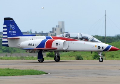 AT-3教練機高雄岡山墜毀，少尉飛官徐大鈞殉職