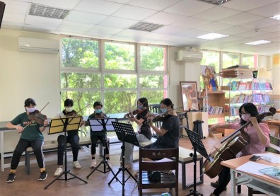 曾文水庫小提琴村，漂流木變「和平牌」樂器，青年有志留鄉