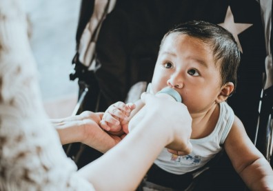 6個月以上嬰幼兒打新冠疫苗安全嗎？各國分析一次看