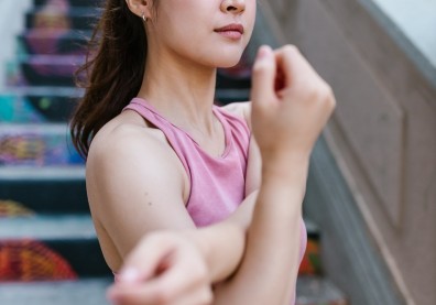 中秋連假吃太多胖了？復健師教７徒手站立運動，在家也能活絡筋骨