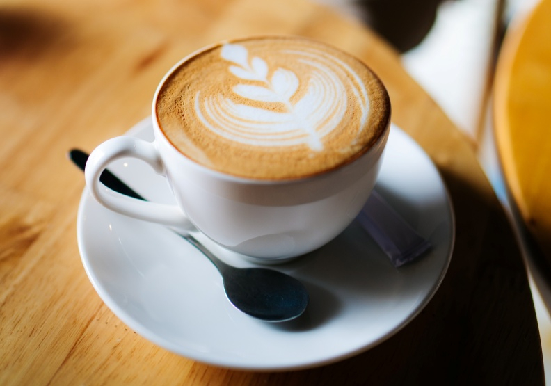 研究：改善便祕喝咖啡比喝水強60%！營養師「促排便留意這些事」