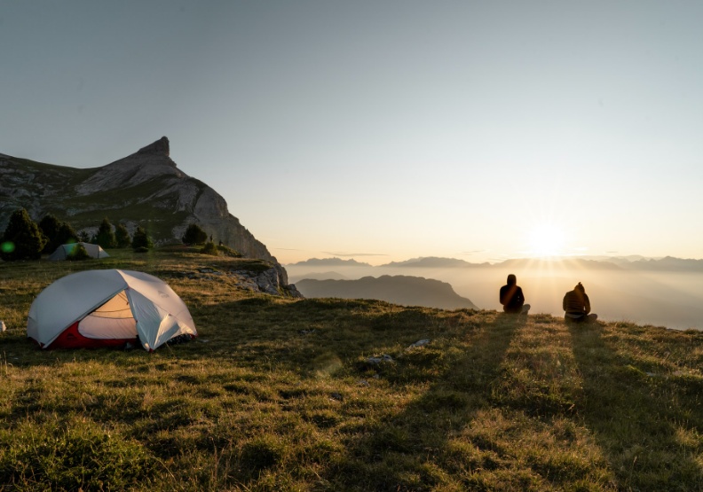 新手高山露營指南：帳篷、睡袋、登山背包，選擇及打包技巧一次看懂
