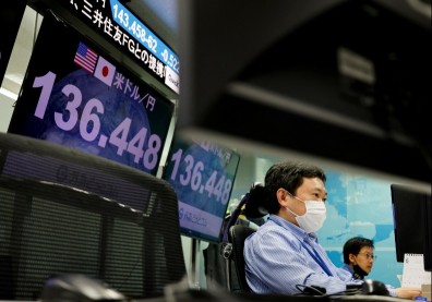 全球「最鴿派」央行！放手讓日圓急貶，日銀打什麼算盤？