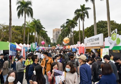 2022青年職場三觀大調查〉四成年輕人焦慮低薪，拒當窮忙族、工作狂