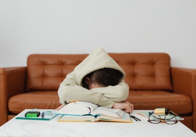 為何孩子在大考前會突然一直「鬼混」？一位老師也有同樣「症頭」後，分享如何幫助考生