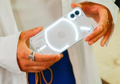 「全世界都在等」的Nothing Phone (1) 手機，透明後蓋的祕密？
