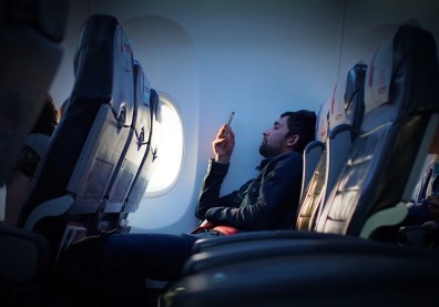在飛機上終於也能睡場好覺？紐西蘭航空率先提供經濟艙臥舖服務