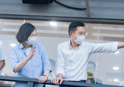林智堅為何被一顆「小小的棒球」打到滿頭包？