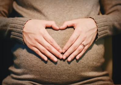 代理孕母存疑，但這點放寬？人工生殖法修法，首場公聽會快有共識