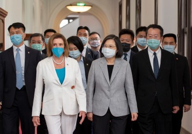美國意外送給中國大禮？裴洛西坐實「再無海峽中線」