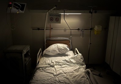 「年輕人，你很孝順！」我想離開，到一個沒有人叫我孝子的所在