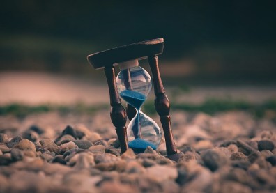 「流光容易把人拋，紅了櫻桃，綠了芭蕉」──時間，從來不是你我的朋友
