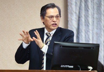 林智堅退選後，教授陳明通下一步？10大QA一次看懂