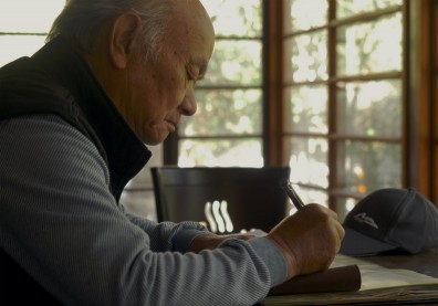 「國民詩人」吳晟的島嶼情感！《他還年輕》紀錄台灣土地的創作故事