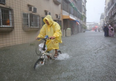 大雨狂轟！大安區一級淹水警戒，信義區時雨量達111毫米