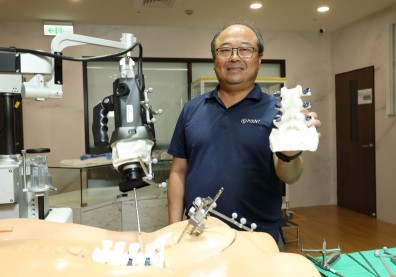 台灣醫材之光！「炳碩生醫」化身骨科達文西、前進歐美