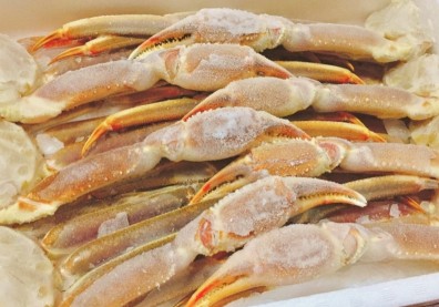 買冷凍海鮮、水產好像買冰磚？「包冰率」重量標示不明惹爭議