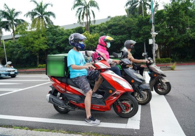 想賺快錢？一堂80萬的慘痛教訓，八年級生靠外送拚翻身