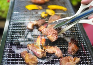 烤肉網、鋁盤、烤肉盤哪個安全？食藥署籲烤肉避免「這件事」才是關鍵