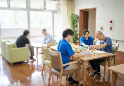 10月疫情恐持續發展，照顧機構定期公費快篩延長至10月31日
