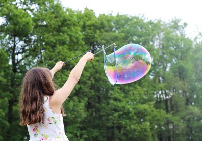 她沒有媽媽，我們一起當她媽媽吧！資深校長林玫伶：每個孩子都是全部，不是之一