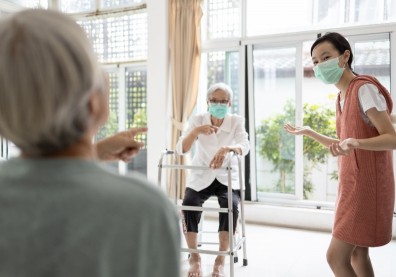 為什麼年輕人對老人沒好感？最新研究揭改善世代衝突契機