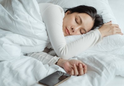 每天10分鐘消除全身倦怠、助眠安定心神！中醫教按摩６穴道更好入睡