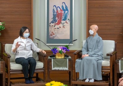 921週年／拋疫苗爭議，蔡英文會證嚴法師：民間、政府協力更強大