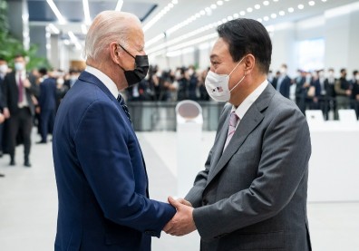 相見歡48秒後的失言！尹錫悅見完拜登，轉身爆粗口又失分