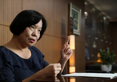 保險局長施瓊華喊話：產險公司不會倒， 很快就能站起來！