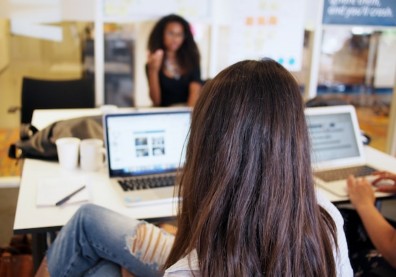 「YOLO族」的生活態度，為什麼讓韓國職場的主管都怕了！