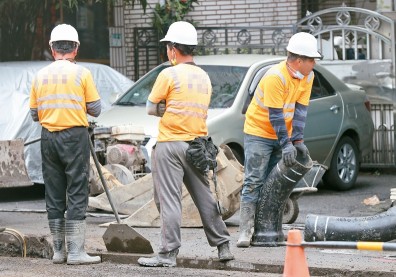 全民荷包都縮水！今年前8月勞動基金大虧3204億，新制平均損失1.7萬