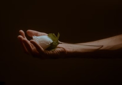 想變更好錯了嗎？過度想當「好的自己」，反而難以培養信任關係？