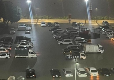 百齡橋泡水車爭議！口水回淹柯文哲，更殃及黃珊珊？