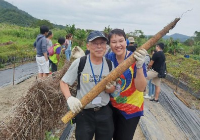吃當地、食當令，從產地到餐桌 新北山藥節，啖美食、輕旅行 熱熱鬧鬧摘山藥