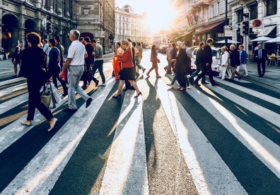 男醫師看起來更專業？胖學生比較不聰明？無所不在的「隱性偏見」