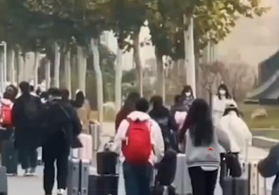 鄭州再爆「出走潮」！科技學院逾3萬人集體離校，規模更甚富士康