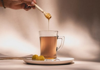 咳嗽、喉嚨痛好難受？營養師推薦蜂蜜、綠茶５護喉食材加速復原