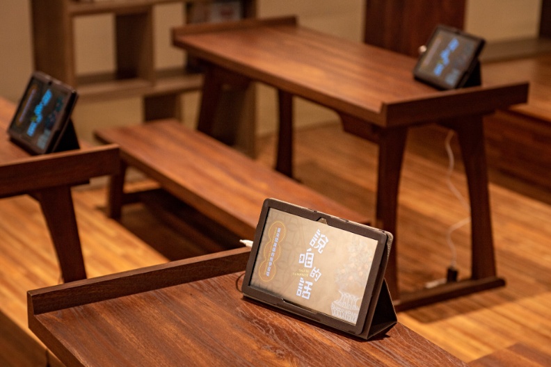 「語言推廣館」內設置有平板設備，以多媒體影音推廣閩南語說唱藝術。
