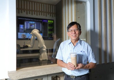 獨創機器人單臂拉花、智能無人茶飲，勵德13人團隊如何闖關國際？