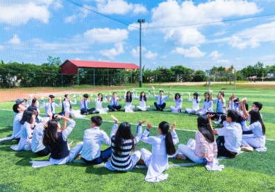 口罩解禁！12/1起校園室外免戴口罩，教室內10情境也不用