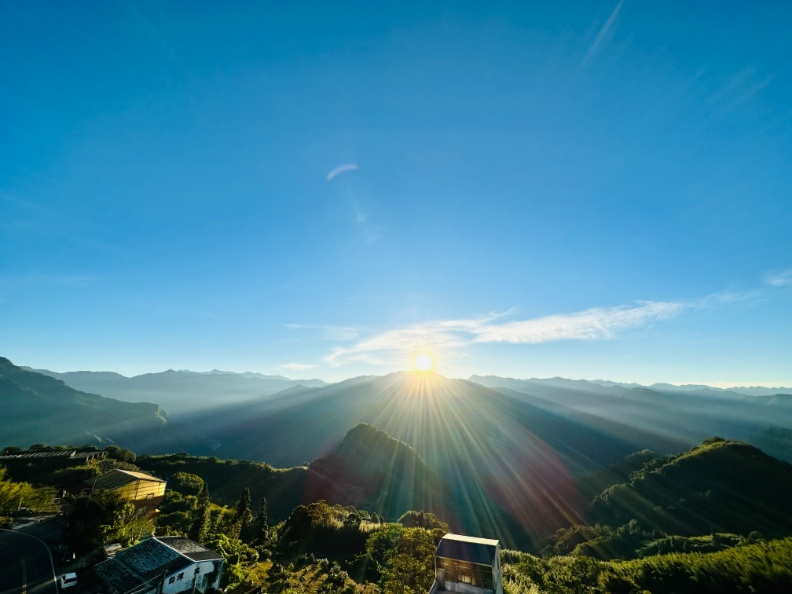 阿里山英迪格酒店主打在客房內就能觀星，飽覽日出與雲海。業者提供