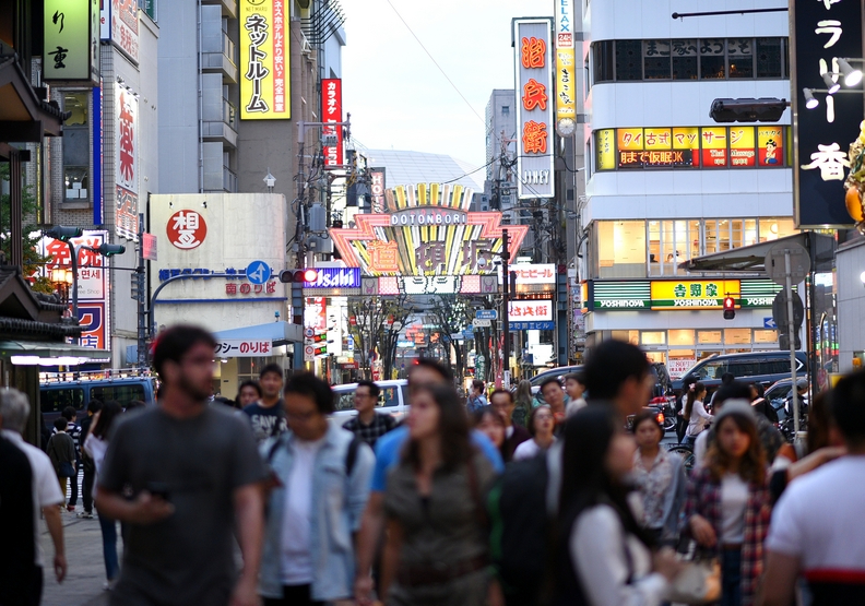 疫情之前的日本大阪街頭，有種超現實的感慨