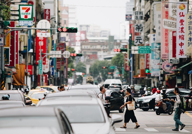 通常行駛在大台北地區，出現高價車的機率較高，因此建議常往來者將超額責任險保額拉高。僅為情境配圖，取自Pixabay