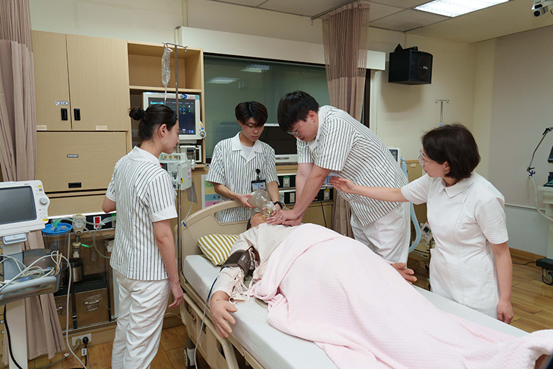 長庚科大的同學畢業後即成為醫院最具備專業能力且操作扎實，並與病友及醫療團隊維持良好關係。