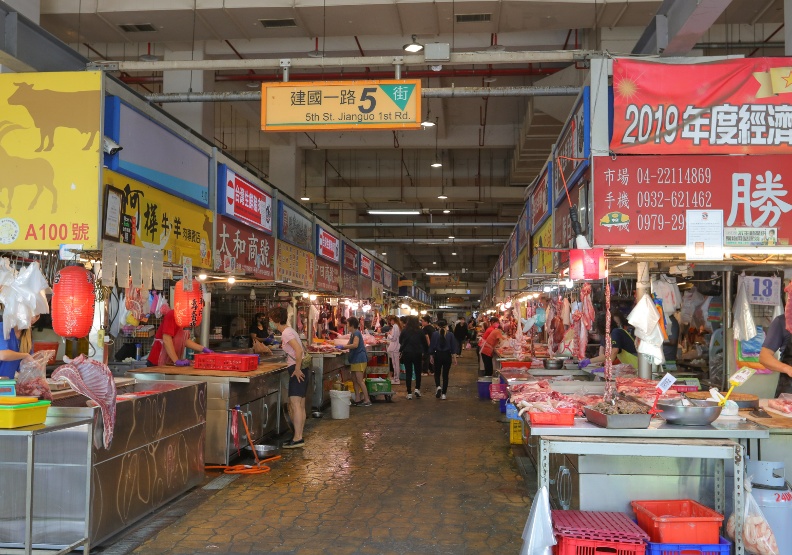 自1972年啟用以來，建國市場成為台灣中部農產品、百貨的主要集散地。黃菁慧攝