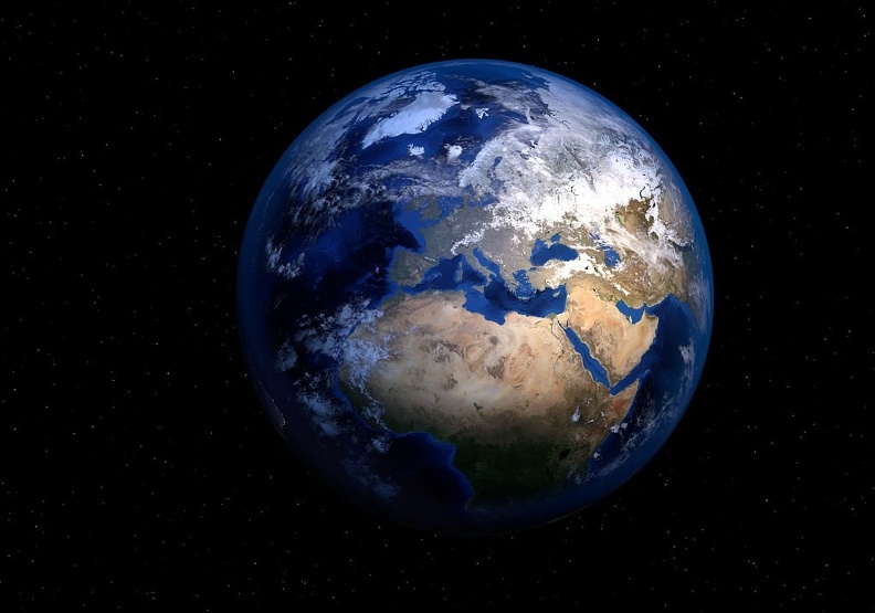 美國地質調查局地球化學家估計，地表下可能藏著數百億噸白氫，可滿足全球數千年氫需求。Pixabay by PIRO